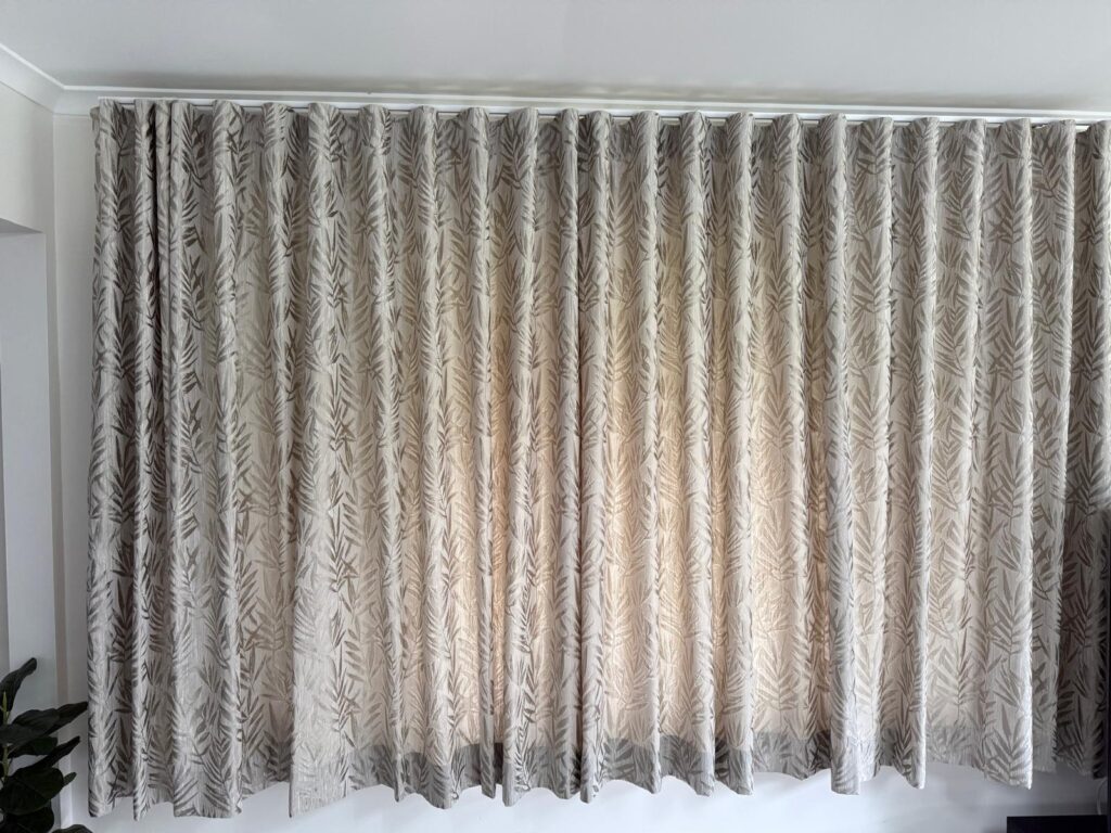 Atlas blindand Curtain