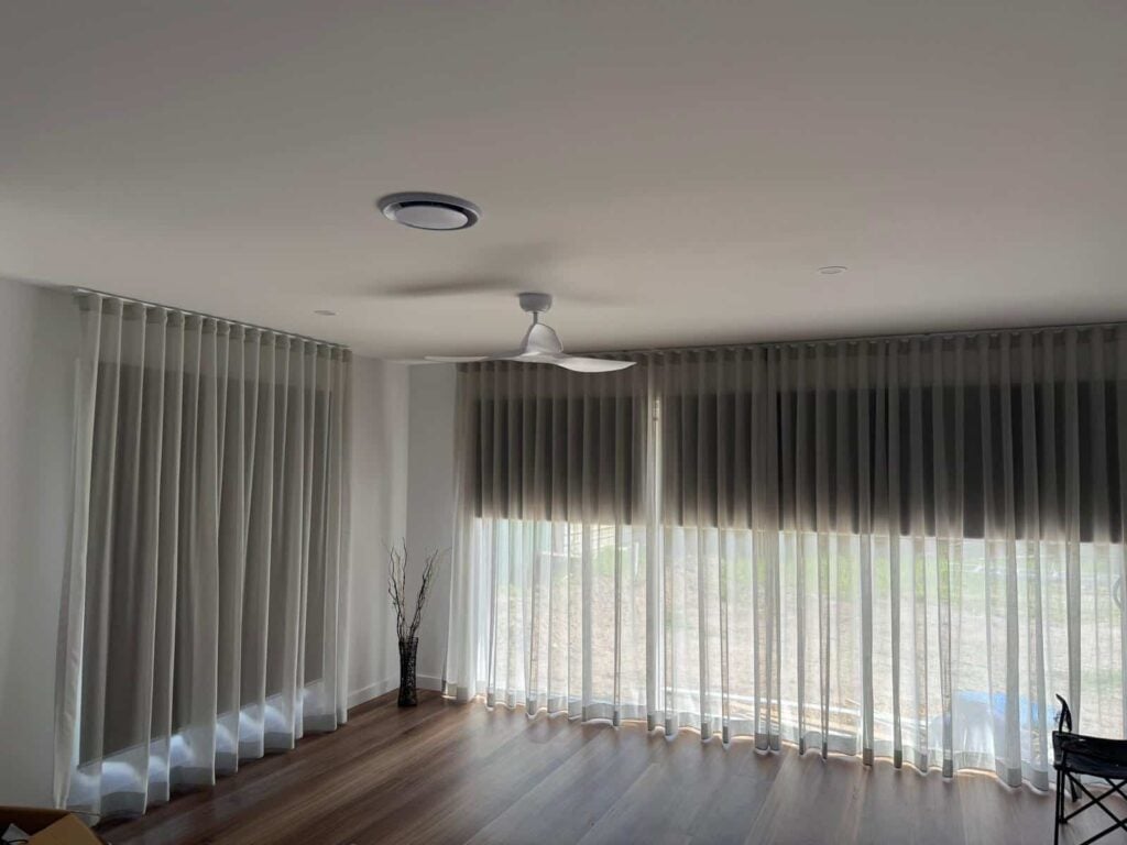 Atlas blindand Curtain